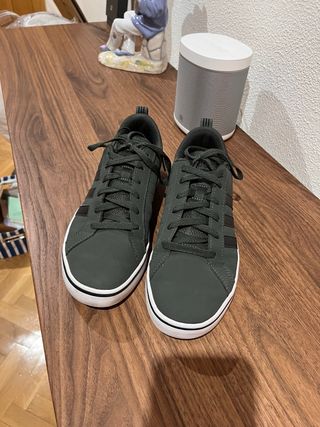 Zapatillas Adidas verdes y blancas