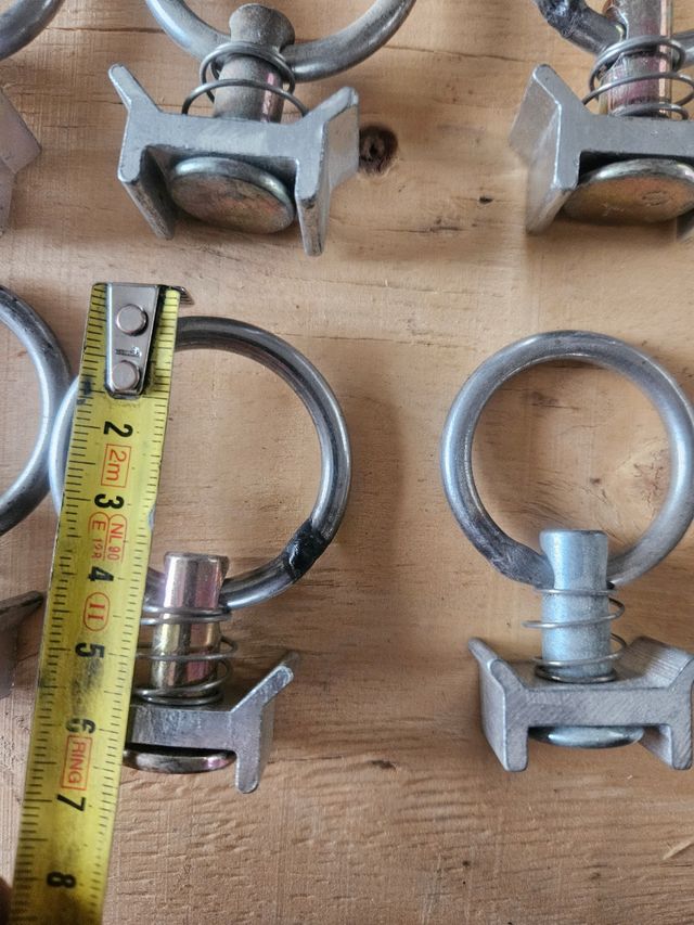 Enganches para perfil aeronáutico