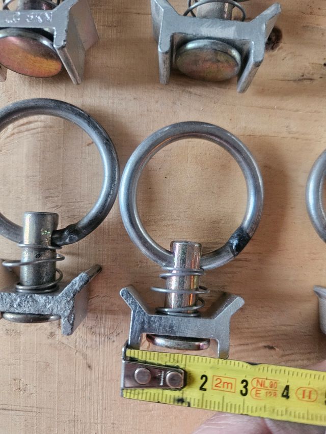 Enganches para perfil aeronáutico