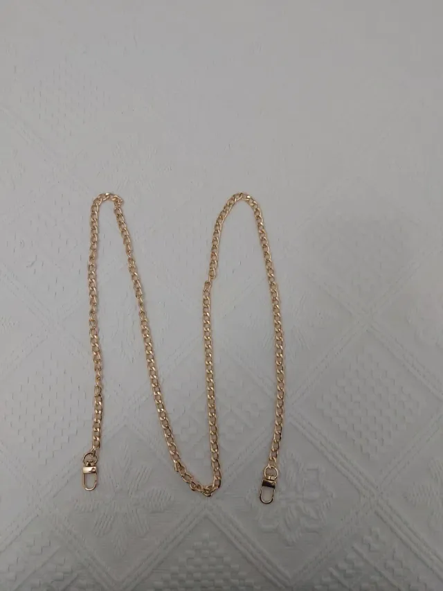 Cadena dorada para bolso con mosquetones 1,40cm