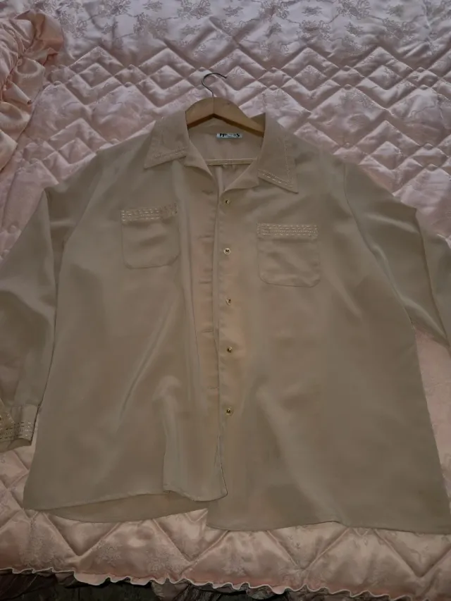 Se vende lote de ropa de 2 mano.
