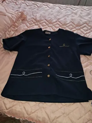 Se vende lote de ropa de 2 mano.