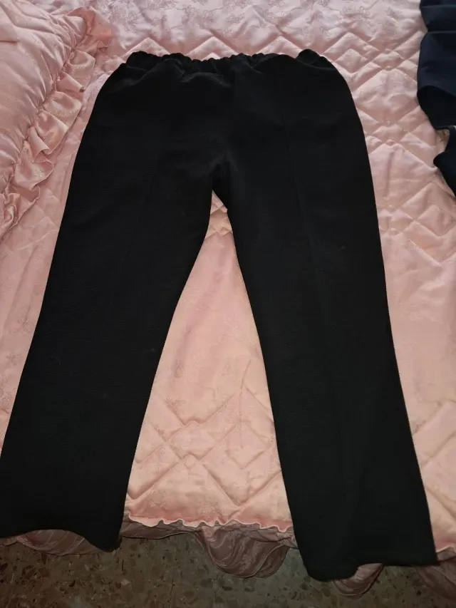 Se vende lote de ropa de 2 mano.