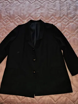 Se vende lote de ropa de 2 mano.