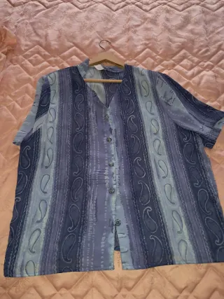 Se vende lote de ropa de 2 mano.