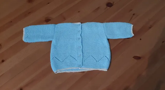 Chaqueta bebé azul tejida