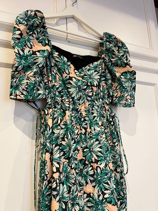 Vestido Zara flores midi