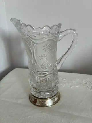 Jarra cristal tallado base plata dragones