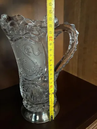 Jarra cristal tallado base plata dragones