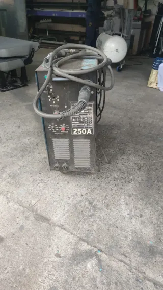 Máquina de soldar hilo 250A