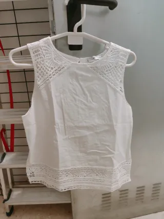 Top lino blanco con encaje