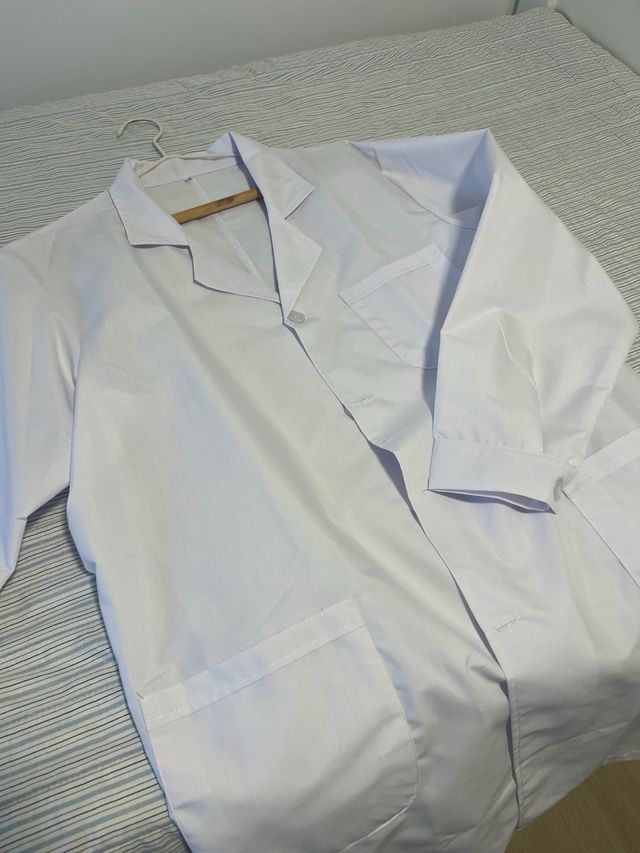 Bata de laboratorio blanca. Talla S