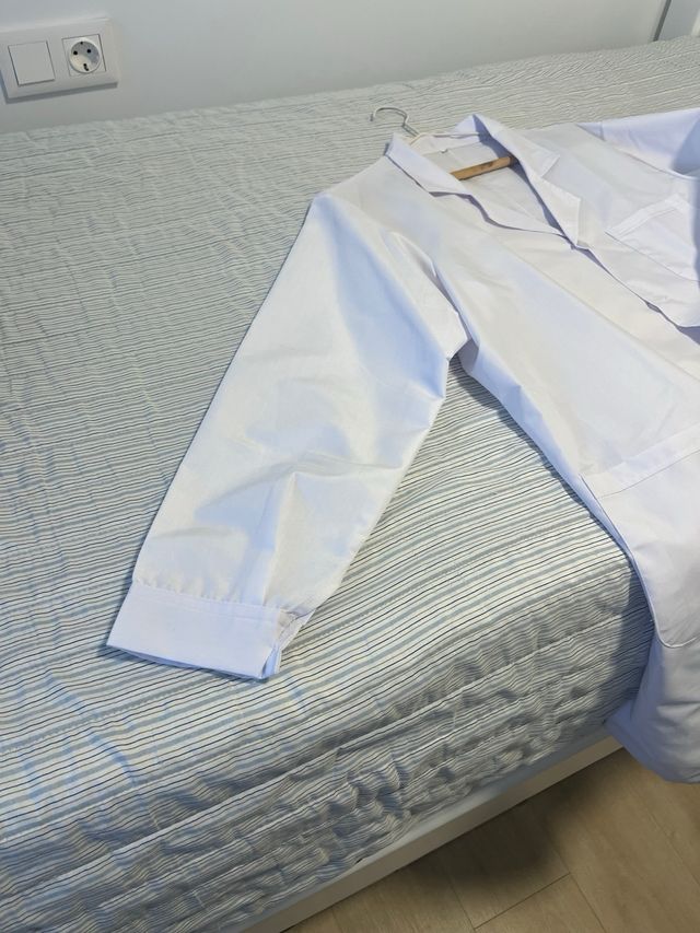 Bata de laboratorio blanca. Talla S