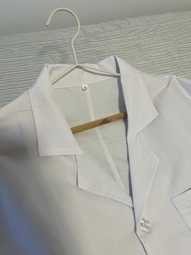 Bata de laboratorio blanca. Talla S