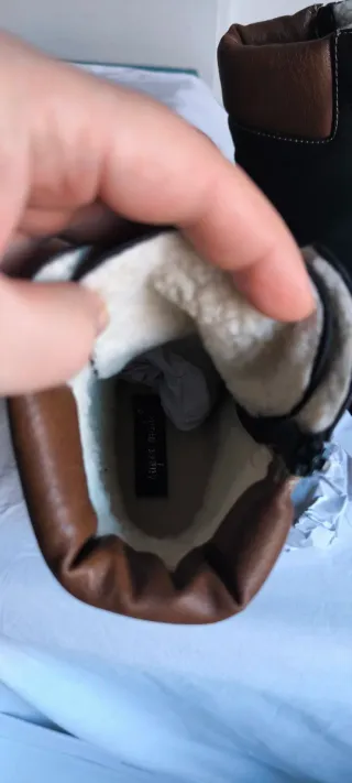 Botines negros con cordones y cremallera