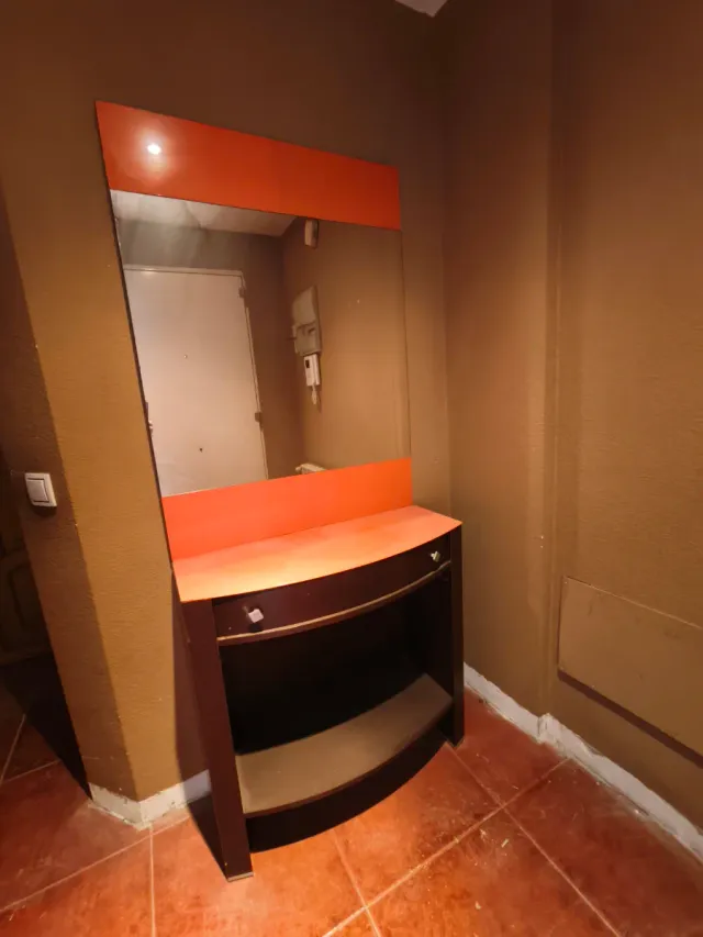 Mueble recibidor con espejo. Dos piezas