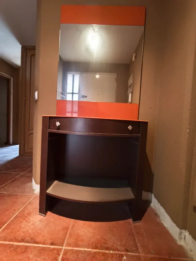 Mueble recibidor con espejo. Dos piezas