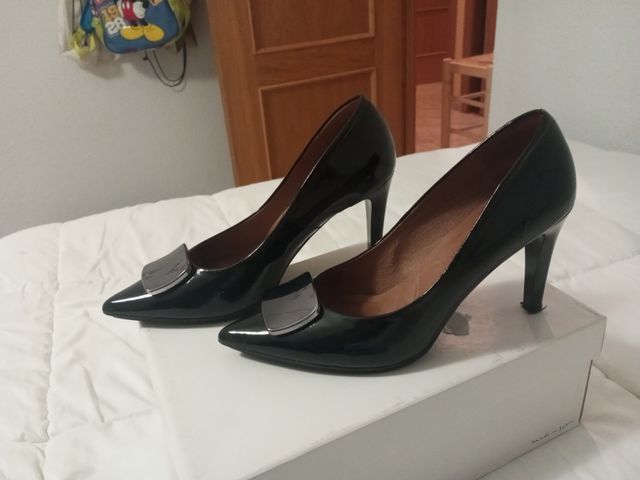 Zapatos de salón negros Hispanitas