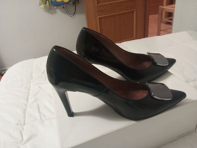 Zapatos de salón negros Hispanitas