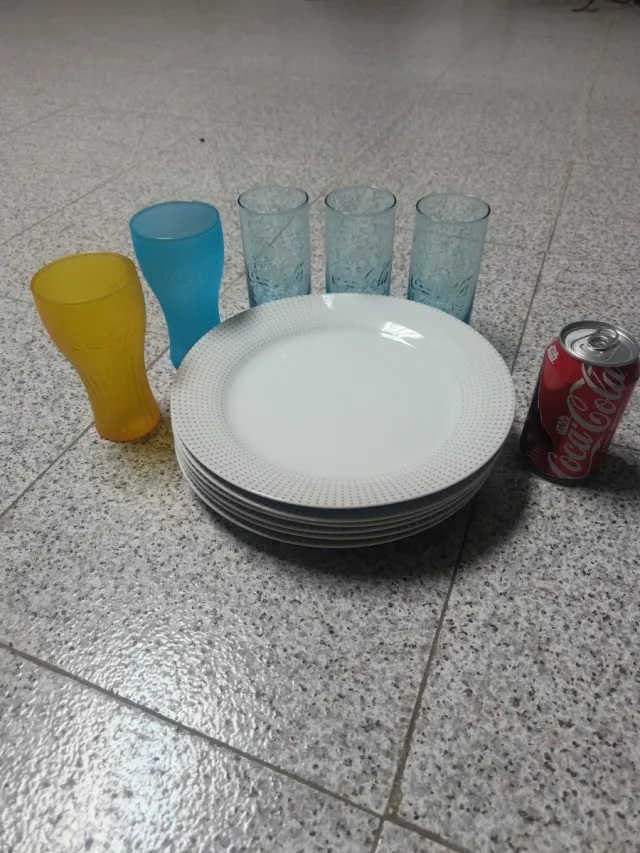 Platos de menú degustación y vasos coca edicionlim