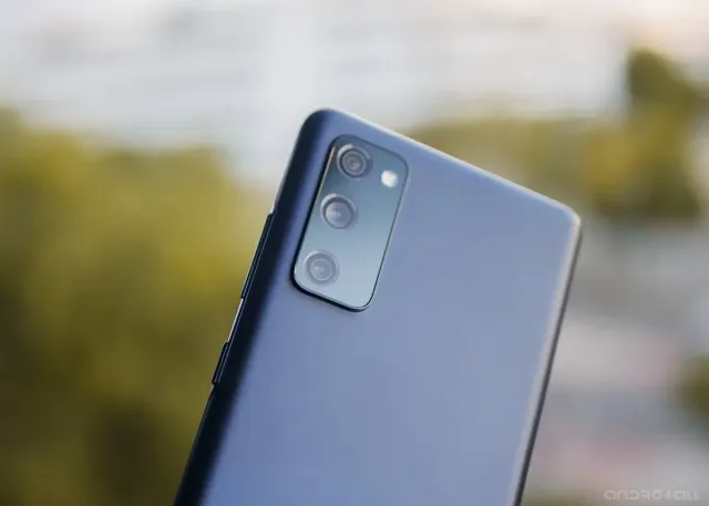 Samsung Galaxy S20 FE azul. Como nuevo.