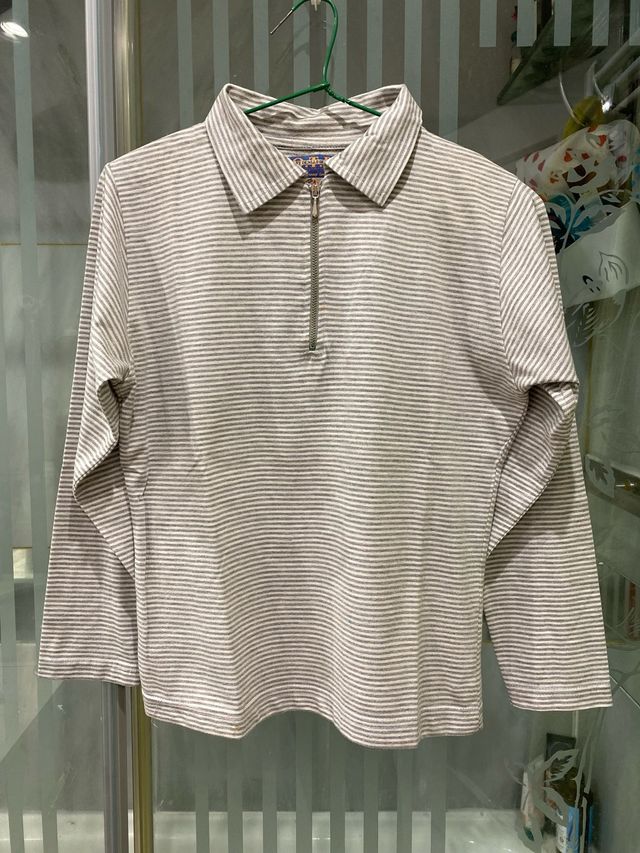 Camiseta de rayas grises y blancas Talla S