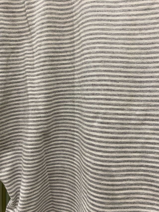 Camiseta de rayas grises y blancas Talla S