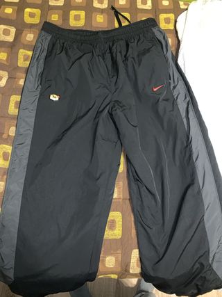 Pantalón Nike Air Tuned Negro Gris