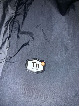 Pantalón Nike Air Tuned Negro Gris