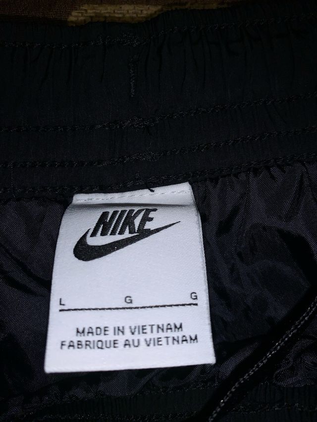 Pantalón Nike Air Tuned Negro Gris