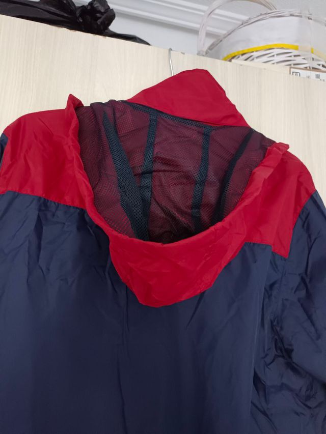 Chaqueta Ligera Nike FC Barcelona con Capucha