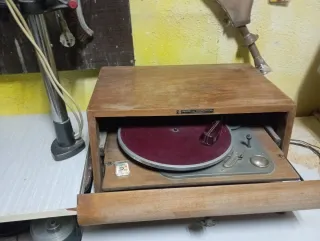 Mueble Tocadiscos Antiguo