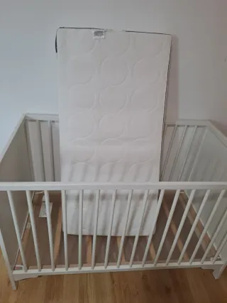 Cuna y cambiador bebé