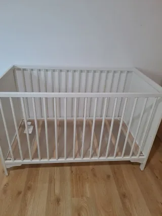 Cuna y cambiador bebé