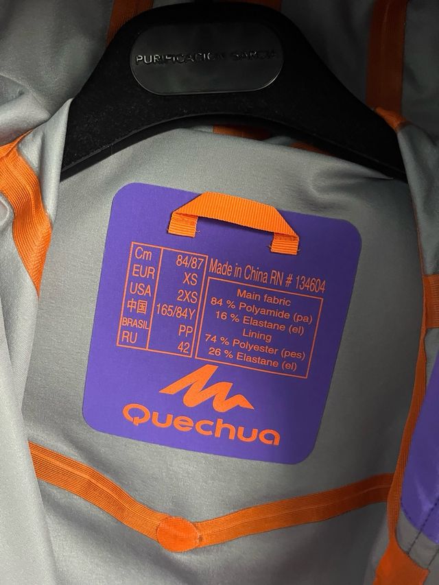 Chubasquero Quechua azul y naranja