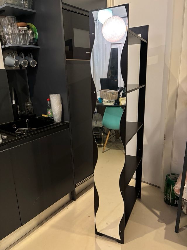 Scaffale nero in legno