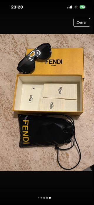 Gafas de sol Fendi negras y doradas