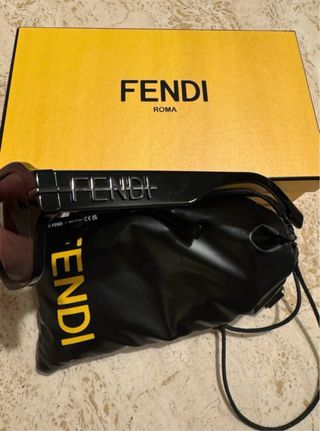 Gafas de sol Fendi negras y doradas