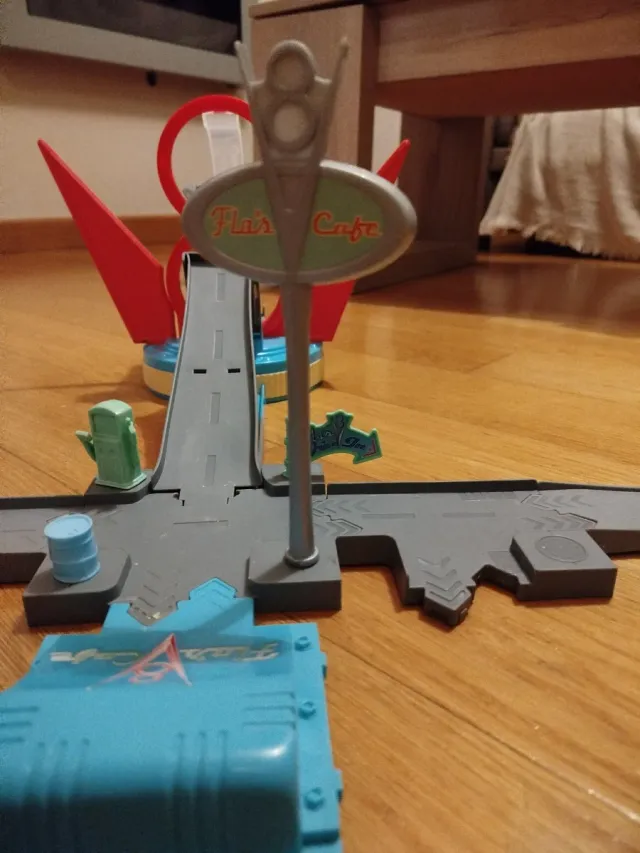 Pista Cars Disney Café V8 de Flo