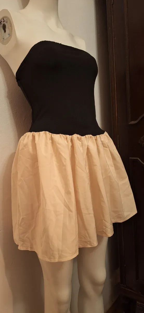 Vestido negro y beige sin tirantes