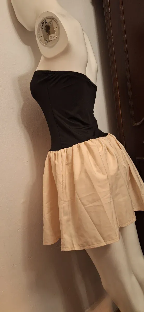 Vestido negro y beige sin tirantes