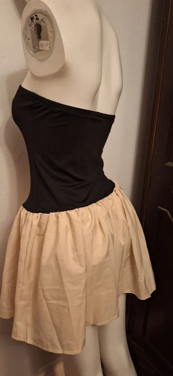 Vestido negro y beige sin tirantes