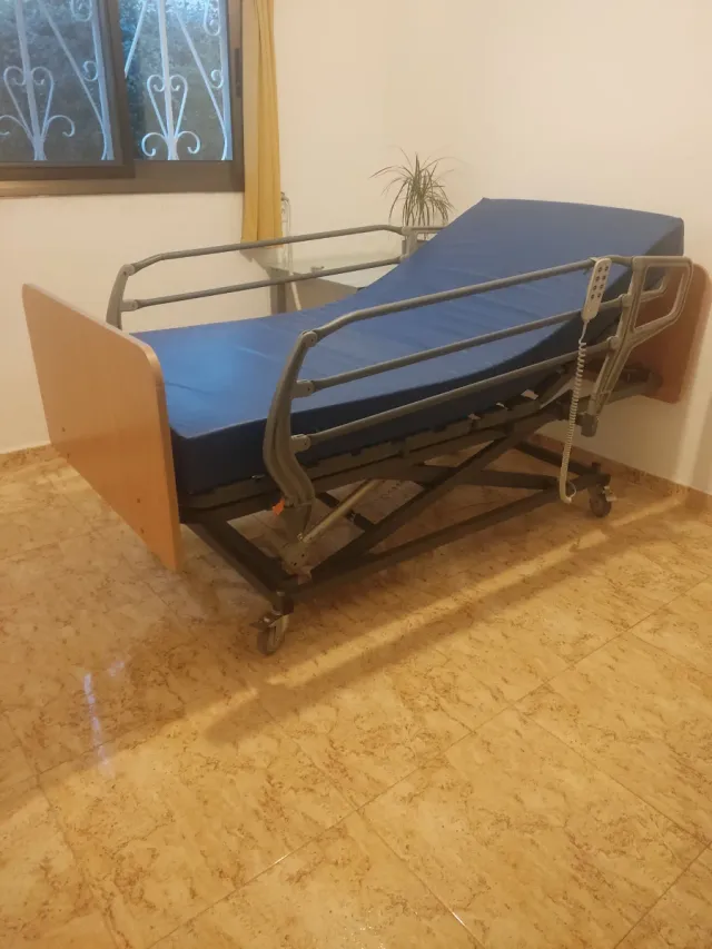 Cama articulada eléctrica hospitalaria con colchón