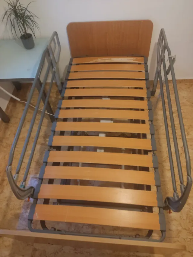 Cama articulada eléctrica hospitalaria con colchón