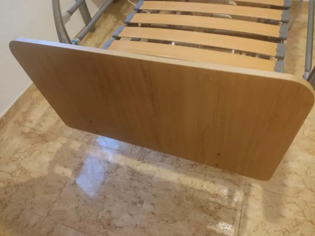 Cama articulada eléctrica hospitalaria con colchón