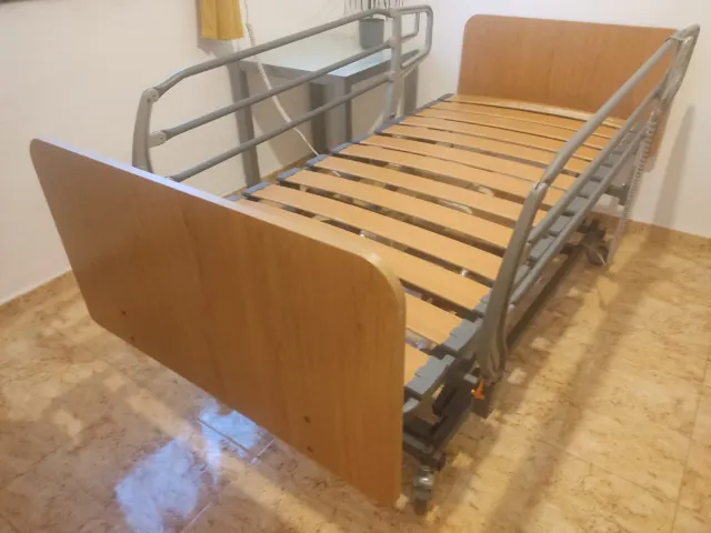 Cama articulada eléctrica hospitalaria con colchón