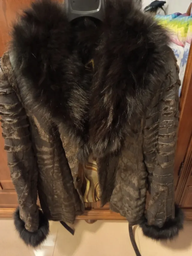 Chaquetón juvenil con cuello de pelo sintetico