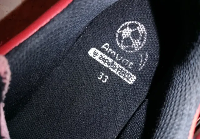 Botines de fútbol T.33 modelo Amunt