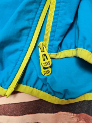 Giubbotto bambino blu con zip lime