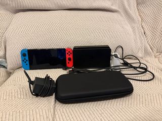 Nintendo Switch OLED con funda y cargador